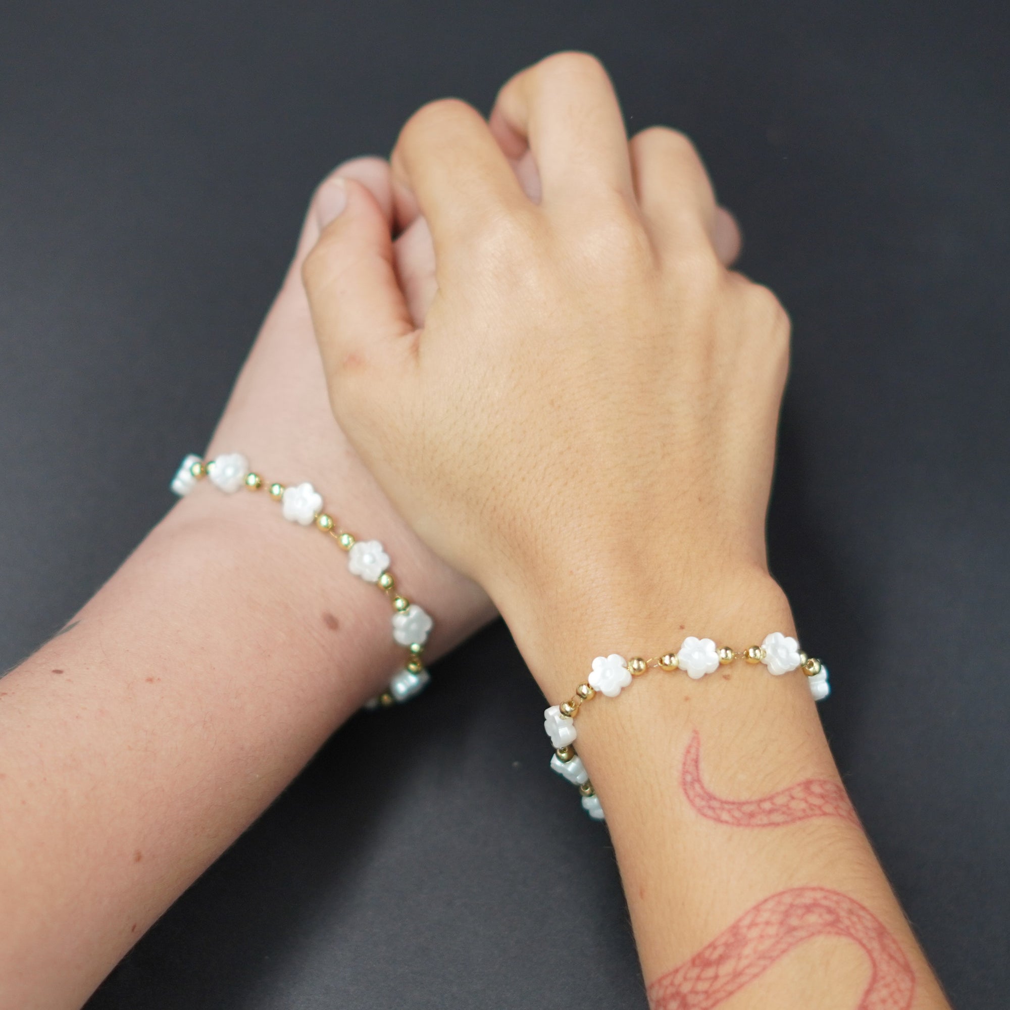PULSERAS DE HERMANAS-FLORES