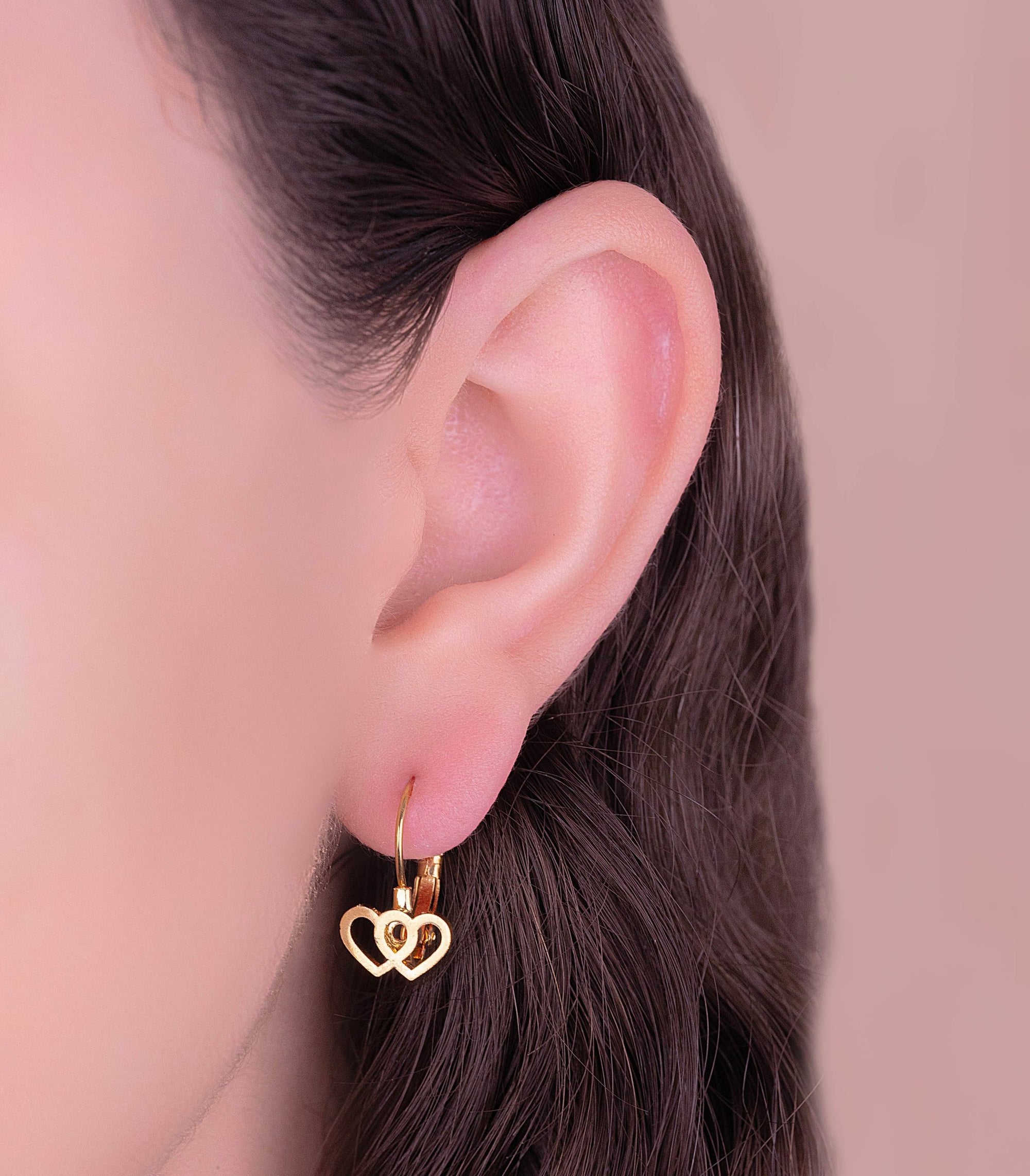 ARETES CORAZONES DOBLES DORADOS
